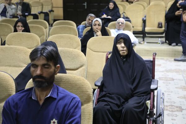 جلسه گرامیداشت و تجلیل از پدران و مادران شهدا 