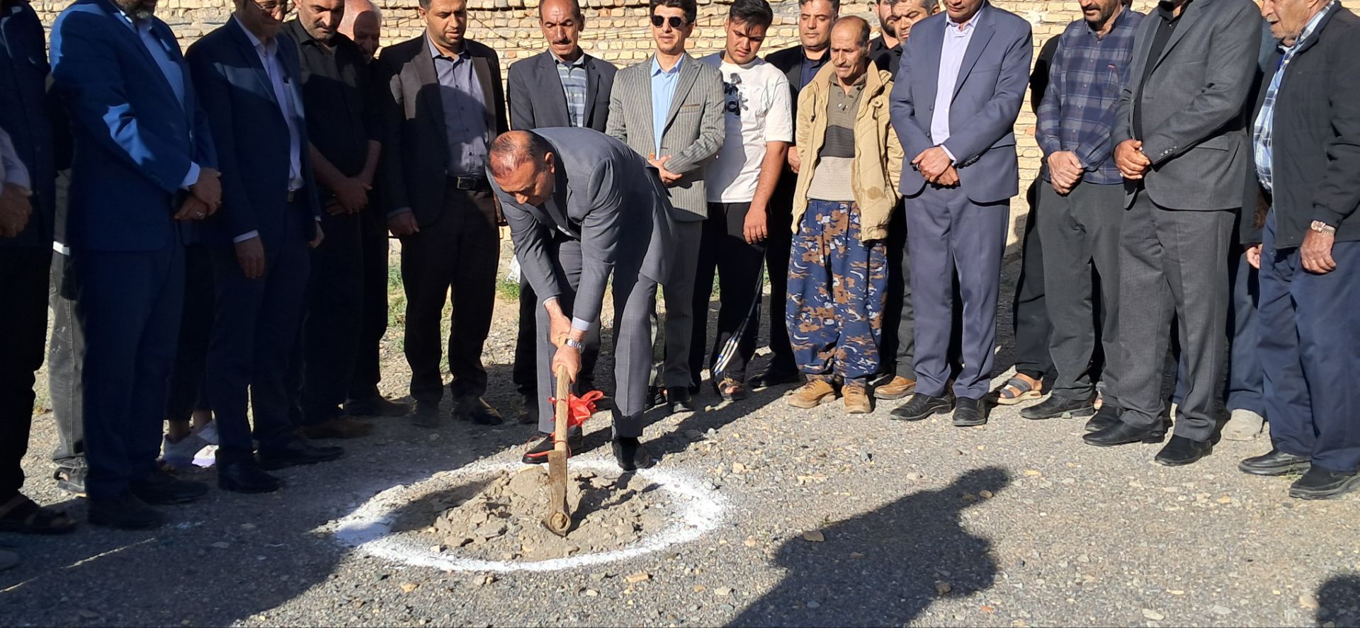 آیین کلنگ‌زنی مدرسه فرهنگ در چم‌خلیفه سامان