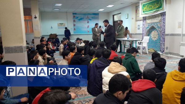 جلسه آمادگی دفاعی ویژه دانش‌آموزان پایه نهم مدرسه ابوریحان بیرونی