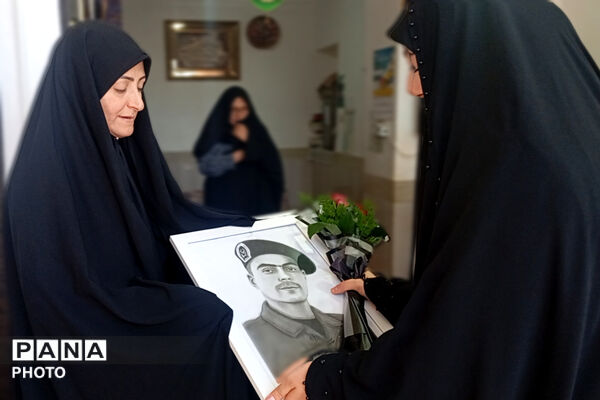  از قاب یک هنرمند تا دل یک مادر شهید