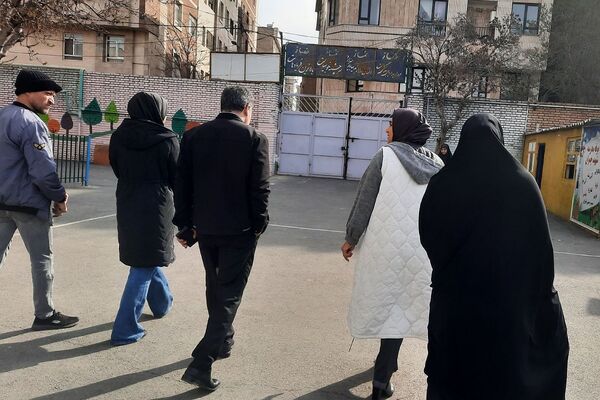 بازدید مدیر آموزش و پرورش ناحیه دو شهرری از دبستان شهید چمران 