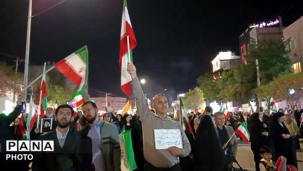 پنجاه وچهار شب در میدان پای کار ایران