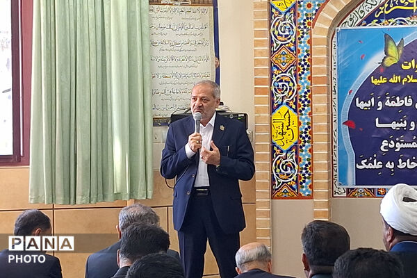 وزیر آموزش و پرورش میهمان دانش‌آموزان مدرسه شاهد دالکی