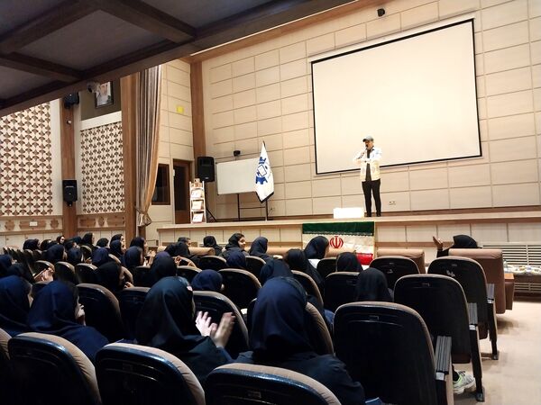 جشن روز دختر در هنرستان امام حسن مجتبی(ع) با حضور مسئولان ناحیه ۶