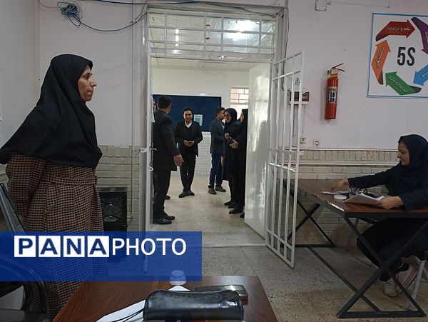 بازدید کارشناسان فحک از هنرستان فلسطین