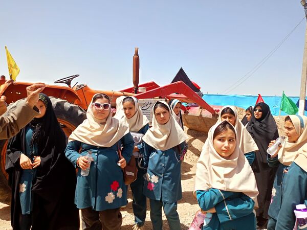بازدید دانش آموزان دبستان سمیه از کنگره ملی شهید مدرس