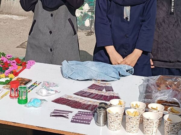 بازارچه و نمایشگاه کسب و کار دانش آموزی در دبیرستان امجدی۲
