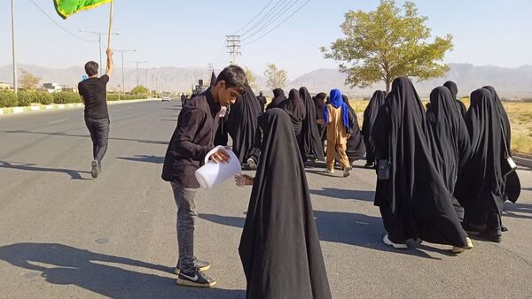 حرکت عشاق اهل بیت از موکب علی اصغری فدافن درآغازین لحظات اربعین حسینی