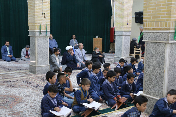 محفل دانش‌آموزی انس با قرآن در آستان مقدس چهل اختران قم
