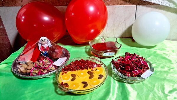 جشن یلدا در دبیرستان حضرت زینب(س) 