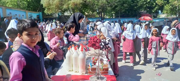 برپایی بازارچه کسب و کار در آموزشگاه امام جعفر صادق(ع)