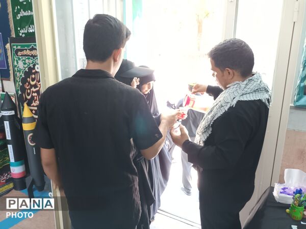 دبستان معراج منطقه ۱۰ پایگاه خدمت‌رسانی زائران تشییع رهبر شهید 