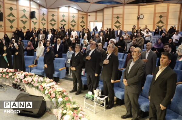 تجلیل از معلمان نمونه منطقه ۳؛ قدردانی از تلاش‌های اثرگذار در تعلیم و تربیت