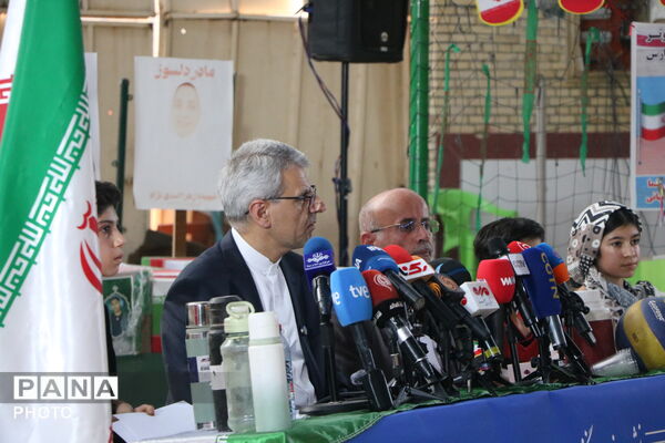 نشست خبری سخنگوی وزارت امور خارجه در لامرد