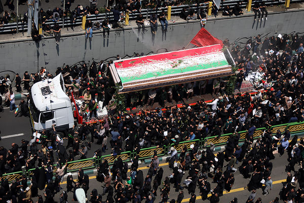 تشییع شهدای خدمت در تهران 