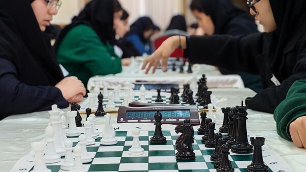 مسابقات ورزشی شطرنج دانش آموزان دوره دوم