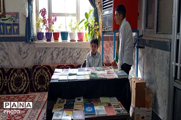 حضور دانش آموزان در دومین نماز عبادی، سیاسی جمعه ماه مبارک رمضان در شهر بار نیشابور
