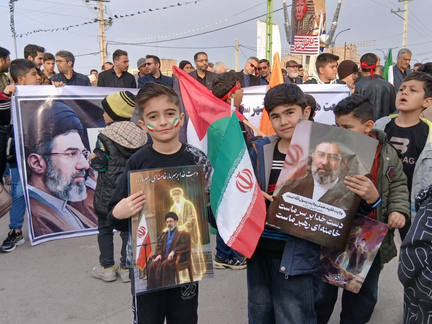 اجتماع «بیعت» فرهنگیان و دانش‌آموزان جعفرآباد با رهبر جدید انقلاب 