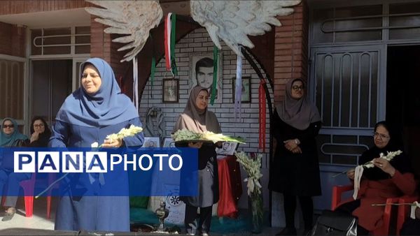 مراسم اولین روز سال تحصیلی در دبیرستان فرزانگان ۴