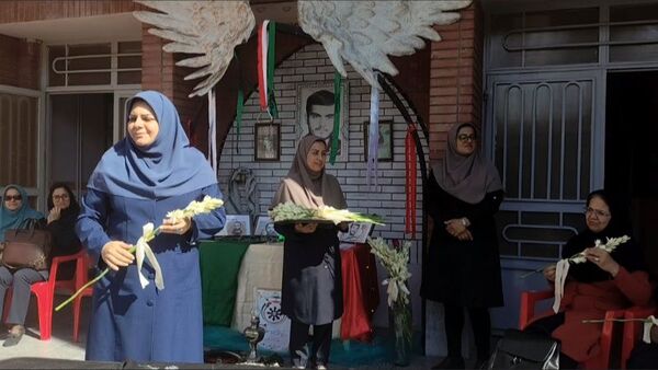 مراسم اولین روز سال تحصیلی در دبیرستان فرزانگان ۴