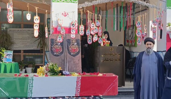 هوای عطرآگین مدرسه با حضور شهید گمنام