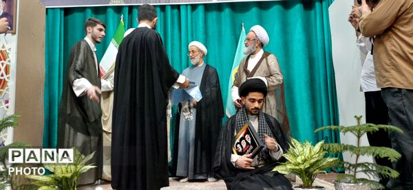 آیین عمامه‌گذاری طلاب 