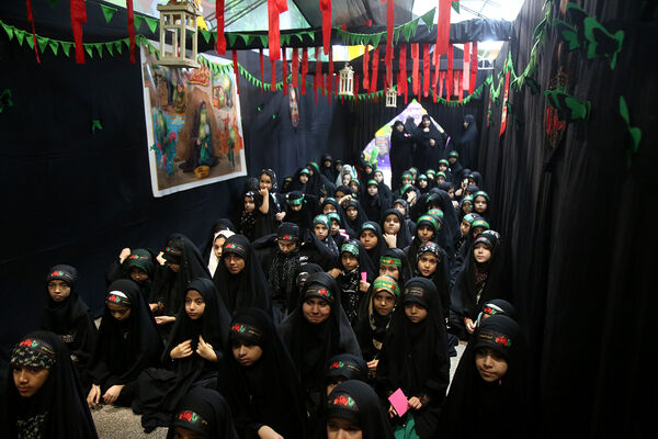عزاداری کودکان هیات «زیر گنبد طلا» برای دختر سه ساله امام حسین(ع)