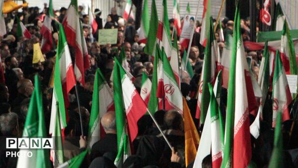 حضور مردم ولایت‌مدار اسلامشهر در اربعین رهبر معظم انقلاب و کودکان میناب