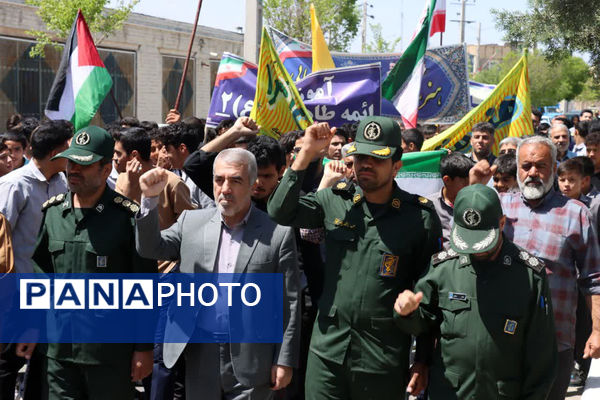 راهپیمایی دانش‌آموزان جعفرآباد قم در اعلام حمایت از عملیات وعده صادق