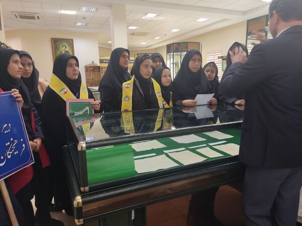 هفته کتاب خوانی در آرامگاه شهید مدرس