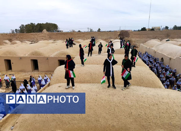 اجرای دلنشین سرود ایرانمون در دل تاریخ کهن قلعه ملکی