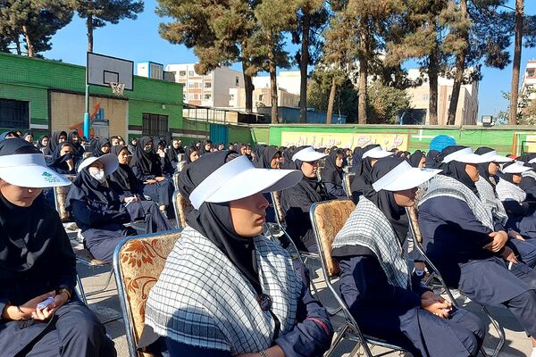 آیین نواختن زنگ استکبارستیزی در هنرستان اولیا کهریزک