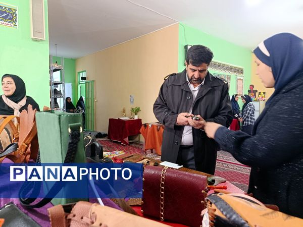 نواخته شدن زنگ هفته پژوهش در دماوند