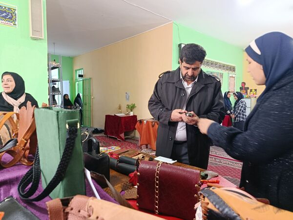نواخته شدن زنگ هفته پژوهش در دماوند