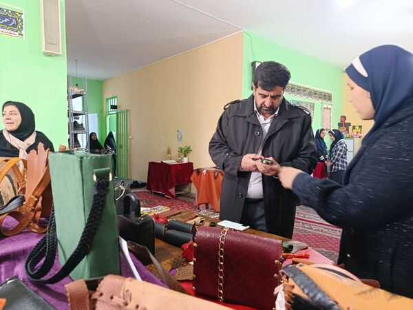 نواخته شدن زنگ هفته پژوهش در دماوند