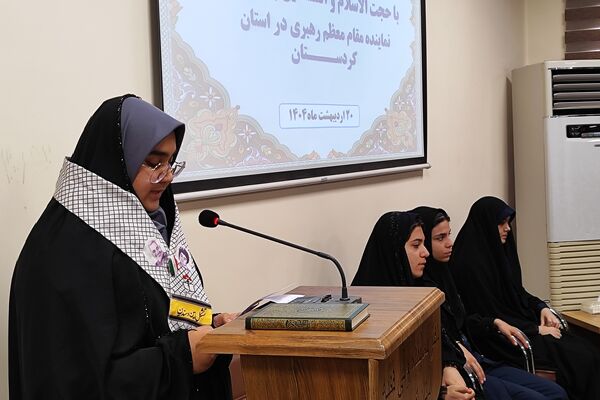 دیدار دختران دانش‌آموز سنندجی با نماینده ولی‌فقیه در کردستان 