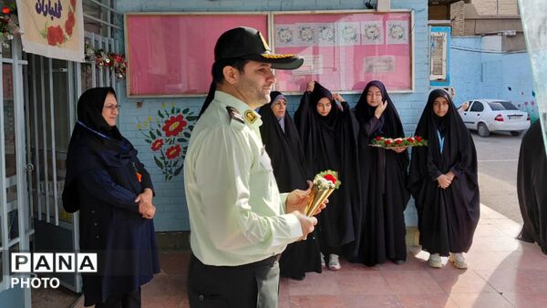 آیین گرامیداشت نیروی انتظامی در دبیرستان فرهنگیان