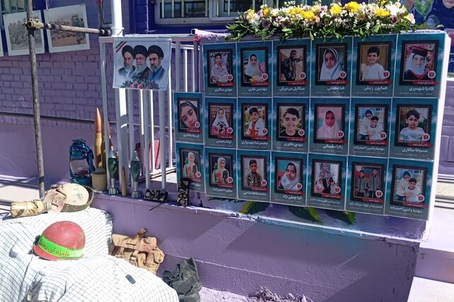 نواختن زنگ جوانه ها با یاد شهدای دانش آموز 