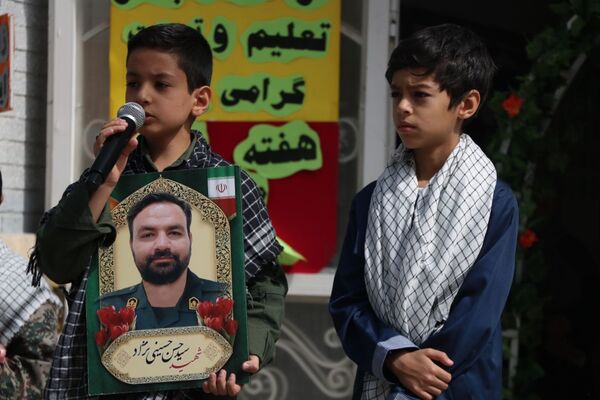 جشن اول مهر و زنگ ایثار در دبستان شهریار