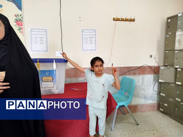 حضور پرشور مردم فاروج پای صندوق‌های رای 