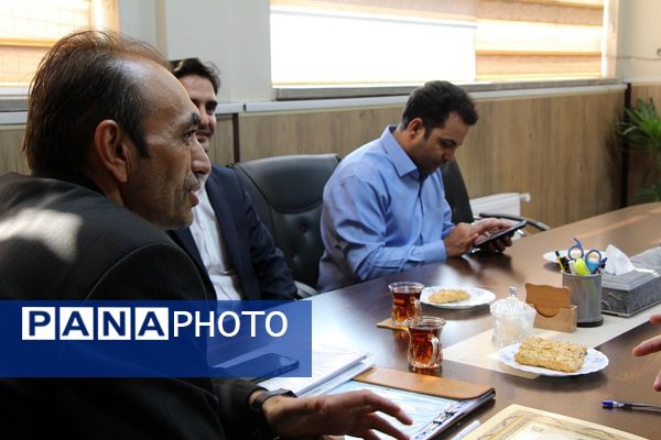 آیین معارفه معاون پرورشی و تربیت‌بدنی اداره آموزش‌وپرورش بهارستان‌دو