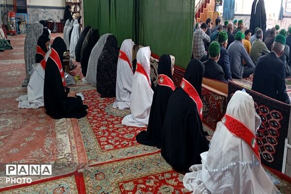 حضور دانش آموزان در دومین نماز عبادی، سیاسی جمعه ماه مبارک رمضان در شهر بار نیشابور