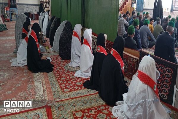 حضور دانش آموزان در دومین نماز عبادی، سیاسی جمعه ماه مبارک رمضان در شهر بار نیشابور