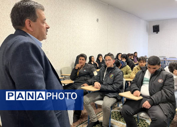 برگزاری انتخابات شورای دانش‌آموزی منطقه‌ای در خاتم