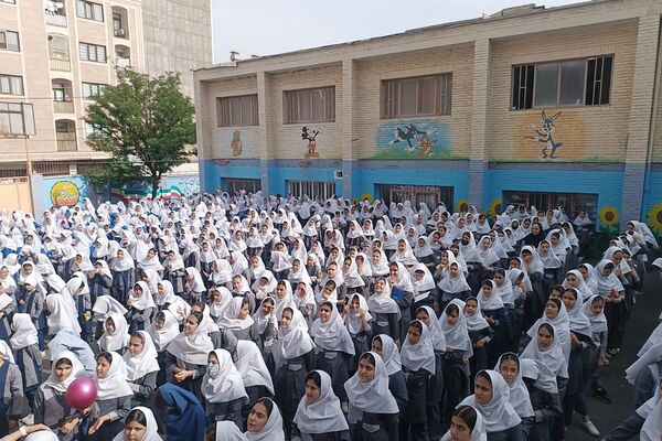 تجلی محبت و قدردانی از زحمات معلمان  در جشن سپاس معلم مدارس شهرستان ملارد 