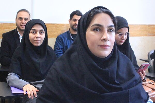  کارگاه دانش‌افزایی زبان انگیلیسی در دبیرستان‌ولایت بهارستان‌دو