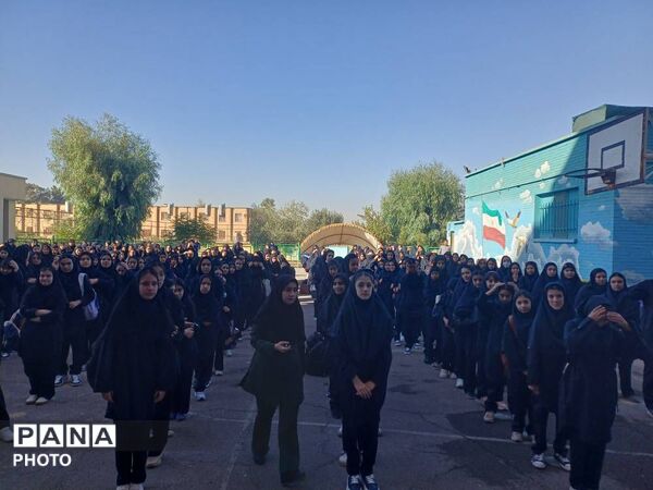 جشن آغاز سال تحصیلی در مدرسه شادروان ملوک زندی