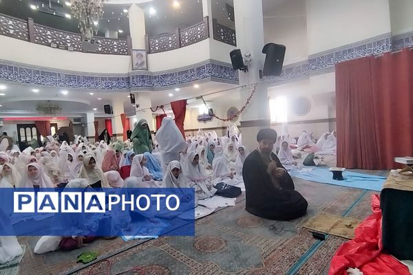 آیین جشن تکلیف دانش‌آموزان دختر شهرستان پردیس در فضایی معنوی و باشکوه