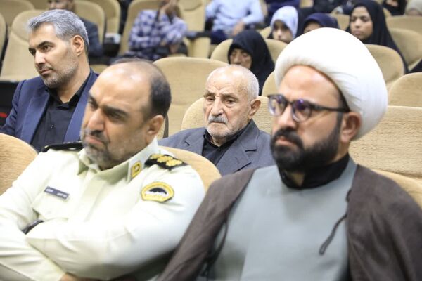 جلسه گرامیداشت و تجلیل از پدران و مادران شهدا 