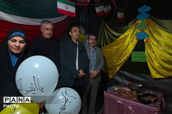برپایی موکب «مدرسه رهبر شهید» در میدان هفت تیر نسیم‌شهر